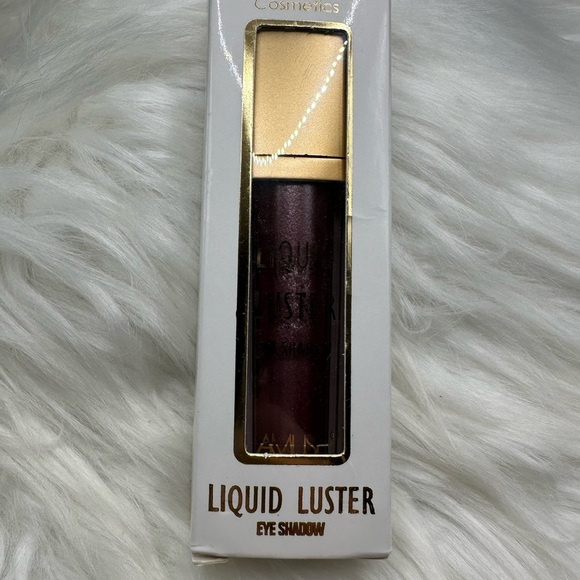 🩷5/$10 Cailyn Liquid Luster Eye Shadow - Picture 1 of 6